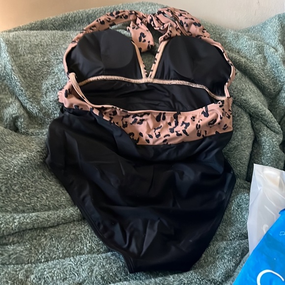 NWT Cupshe Leopard/Black Halter One Pice Swimsuit L - Picture 2 of 6